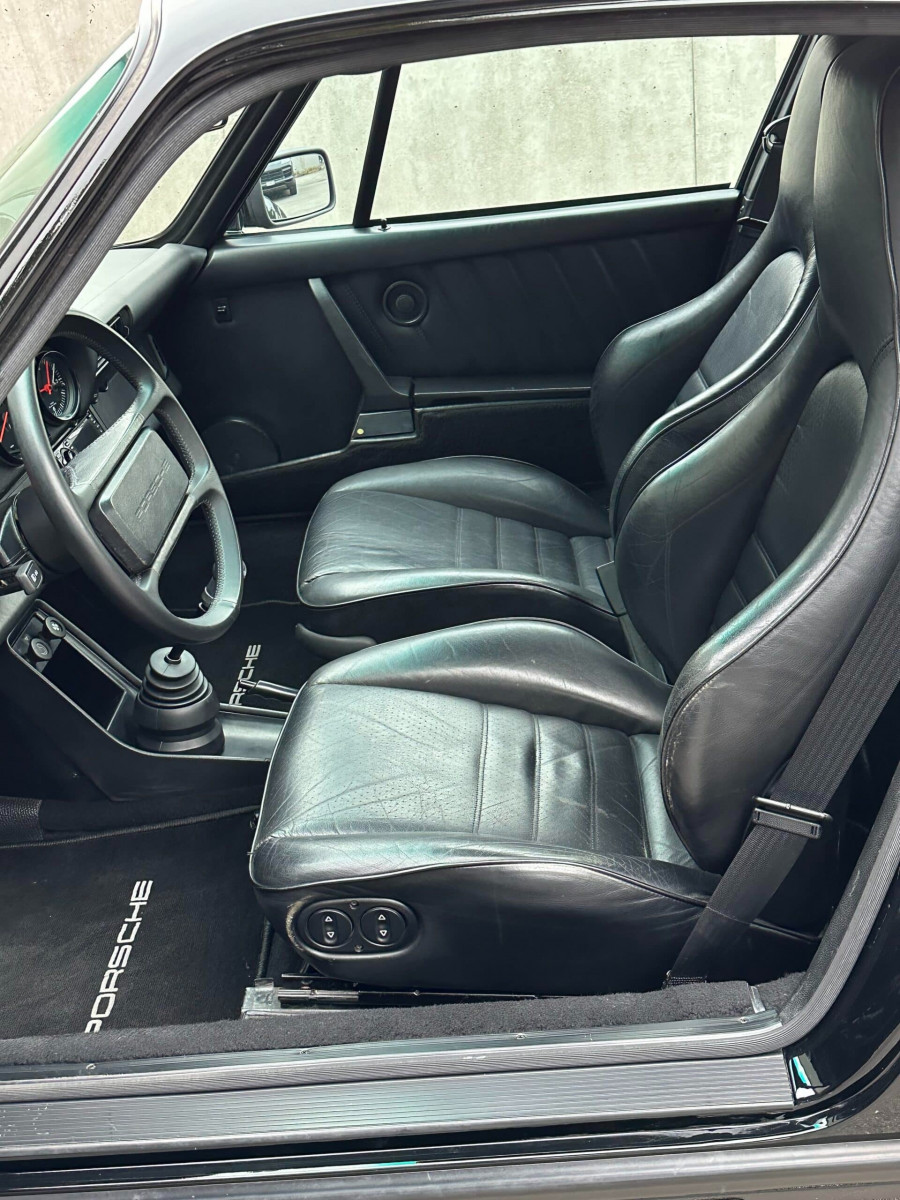 
                                                Voiture
                                                 1984 Porsche 911 Carrera 3.2