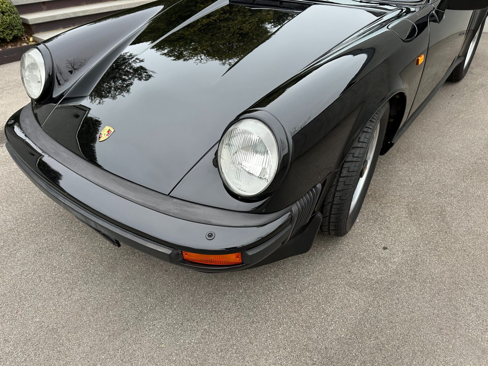 
                                                Voiture
                                                 1984 Porsche 911 Carrera 3.2