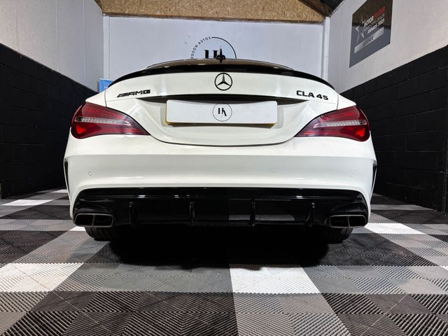 
                                                Voiture
                                                 2.0 CLA45 AMG Coupe 4dr Petrol SpdS DCT 4MATIC Euro 6 (s/s) (381 ps)