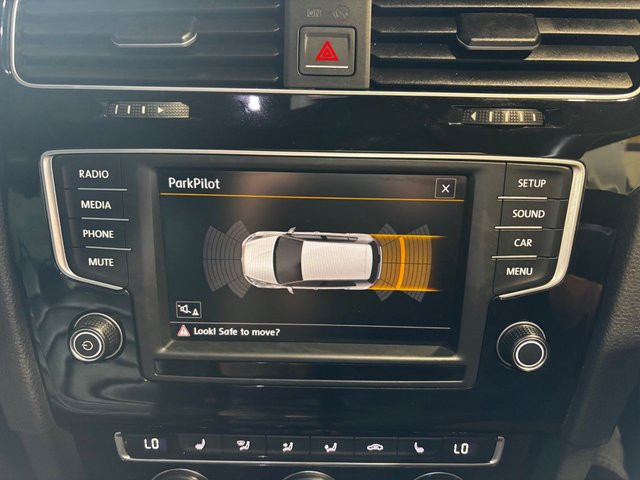 
                                                Voiture
                                                 2.0 TSI BlueMotion Tech R Hatchback 5dr Petrol Manual 4Motion Euro 6 (s/s) (300 ps)