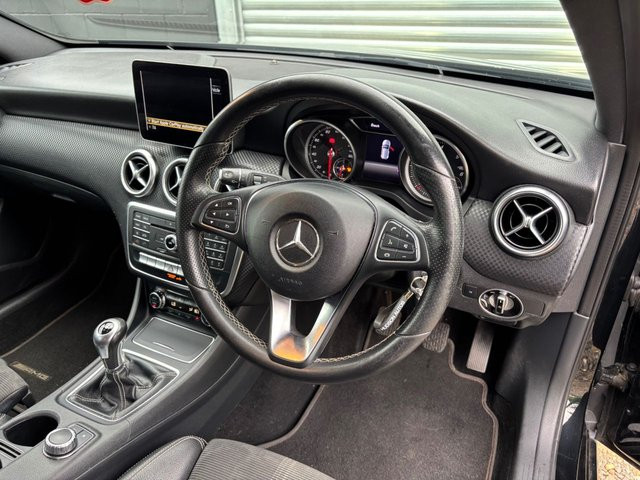 
                                                Voiture
                                                 2.1 A200d Sport Edition Hatchback 5dr Diesel Manual Euro 6 (s/s) (136 ps)