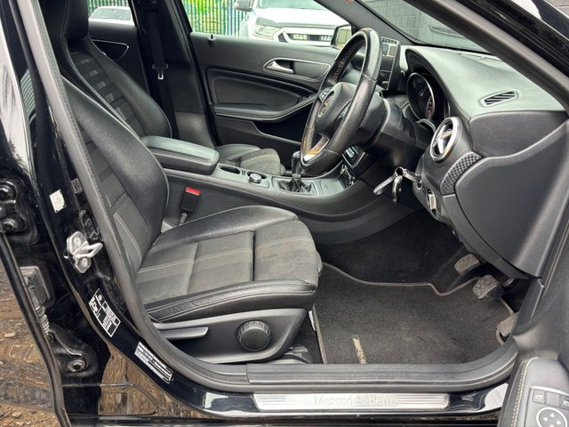 
                                                Voiture
                                                 2.1 A200d Sport Edition Hatchback 5dr Diesel Manual Euro 6 (s/s) (136 ps)