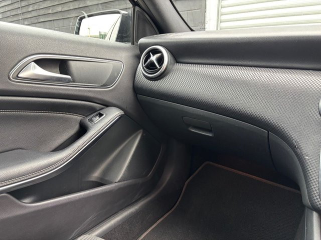 
                                                Voiture
                                                 2.1 A200d Sport Edition Hatchback 5dr Diesel Manual Euro 6 (s/s) (136 ps)