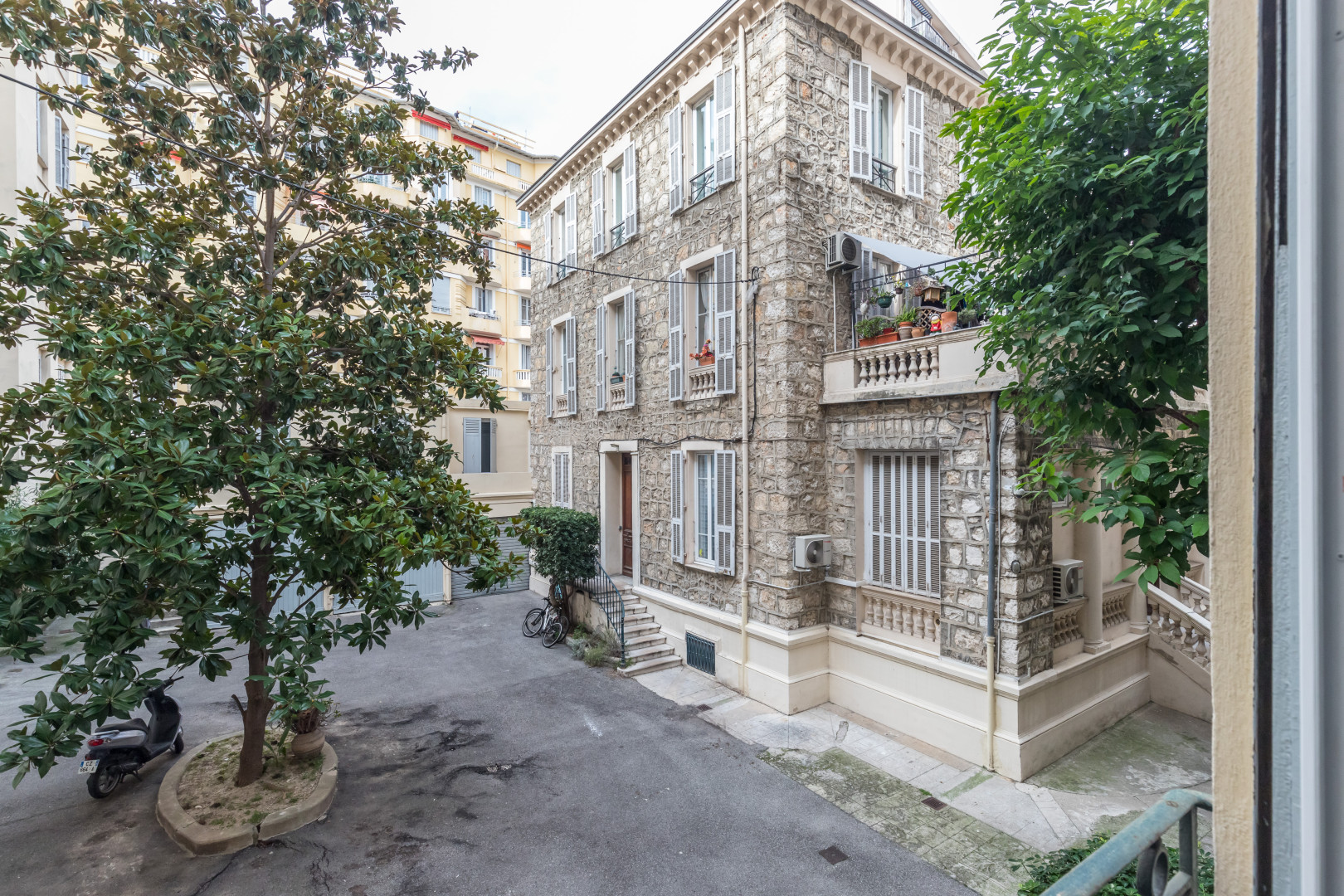 
                                                Vente
                                                 2/3 PIÈCES AVEC SÉJOUR ET CHAMBRE CLIMATISÉS – AVENUE SHAKESPEARE