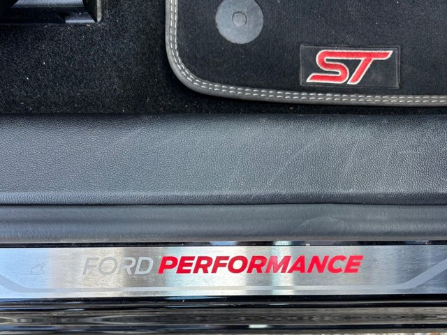 
                                                Voiture
                                                 2.3T EcoBoost ST Hatchback 5dr Petrol Manual Euro 6 (s/s) (280 ps)