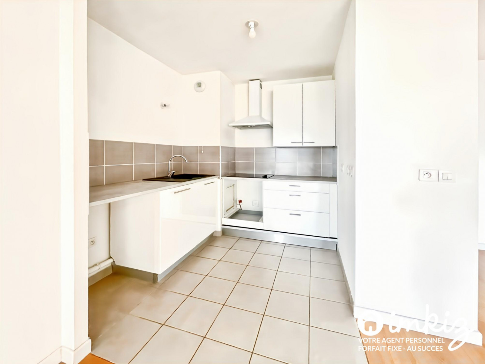 
                                                Vente
                                                 2 belles pièces,  ,   loggia , place  parking inc