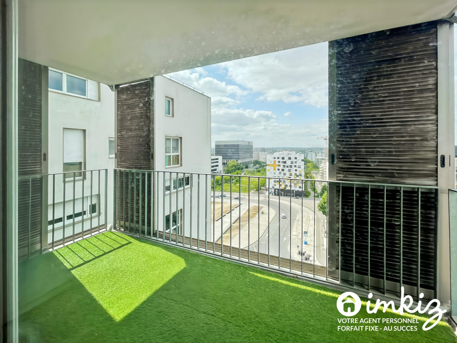
                                                Vente
                                                 2 belles pièces,  ,   loggia , place  parking inc