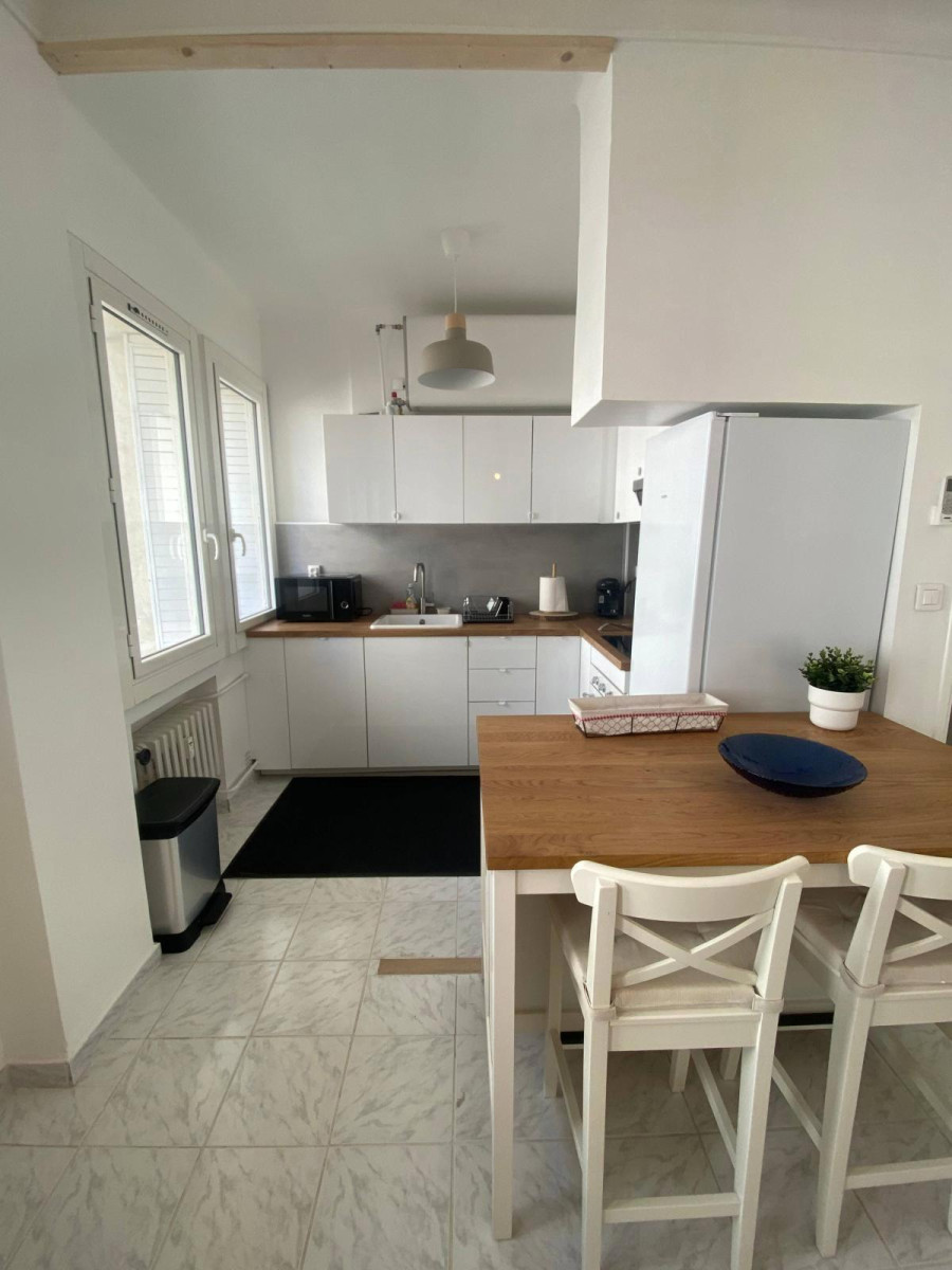 
                                                Colocation
                                                 2 chambres dispo dans coloc rénovée 52m²