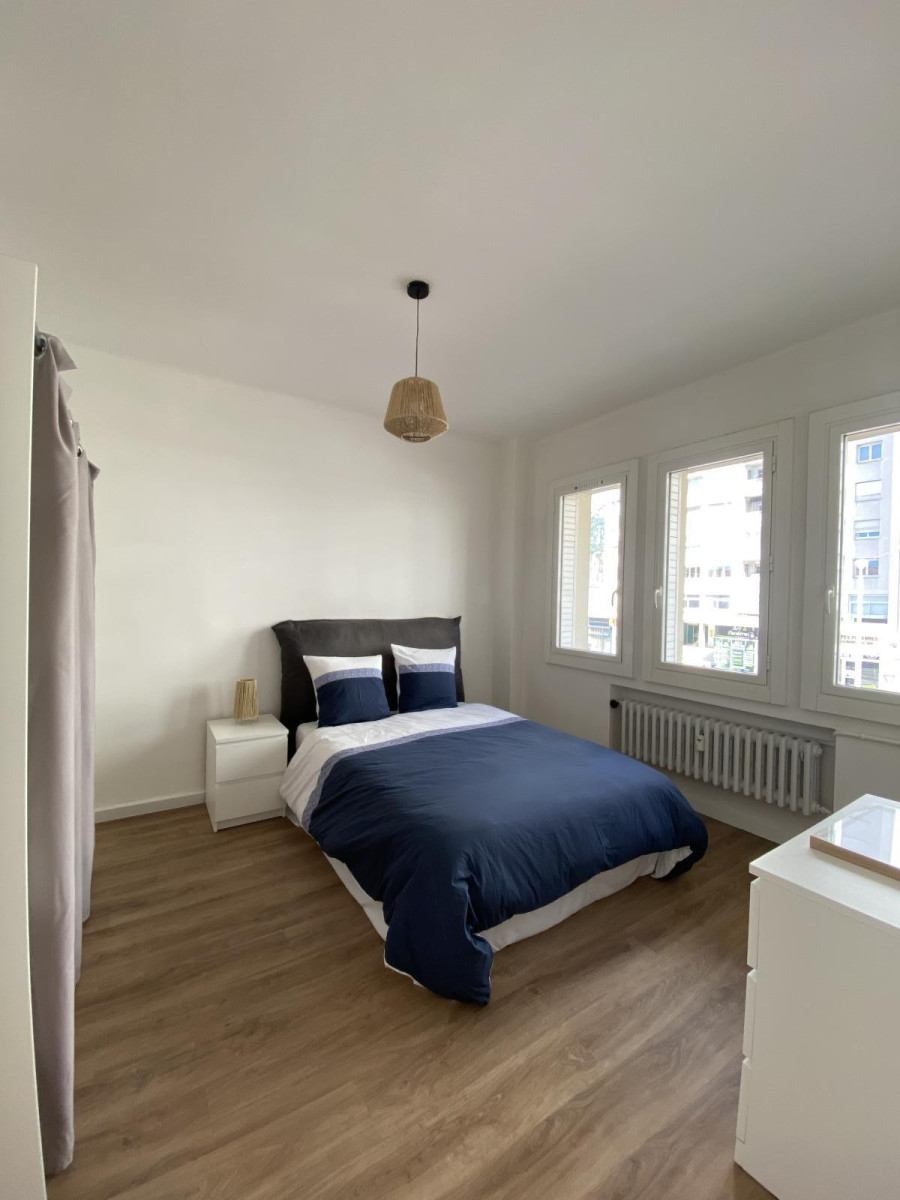 
                                                Colocation
                                                 2 chambres dispo dans coloc rénovée 52m²