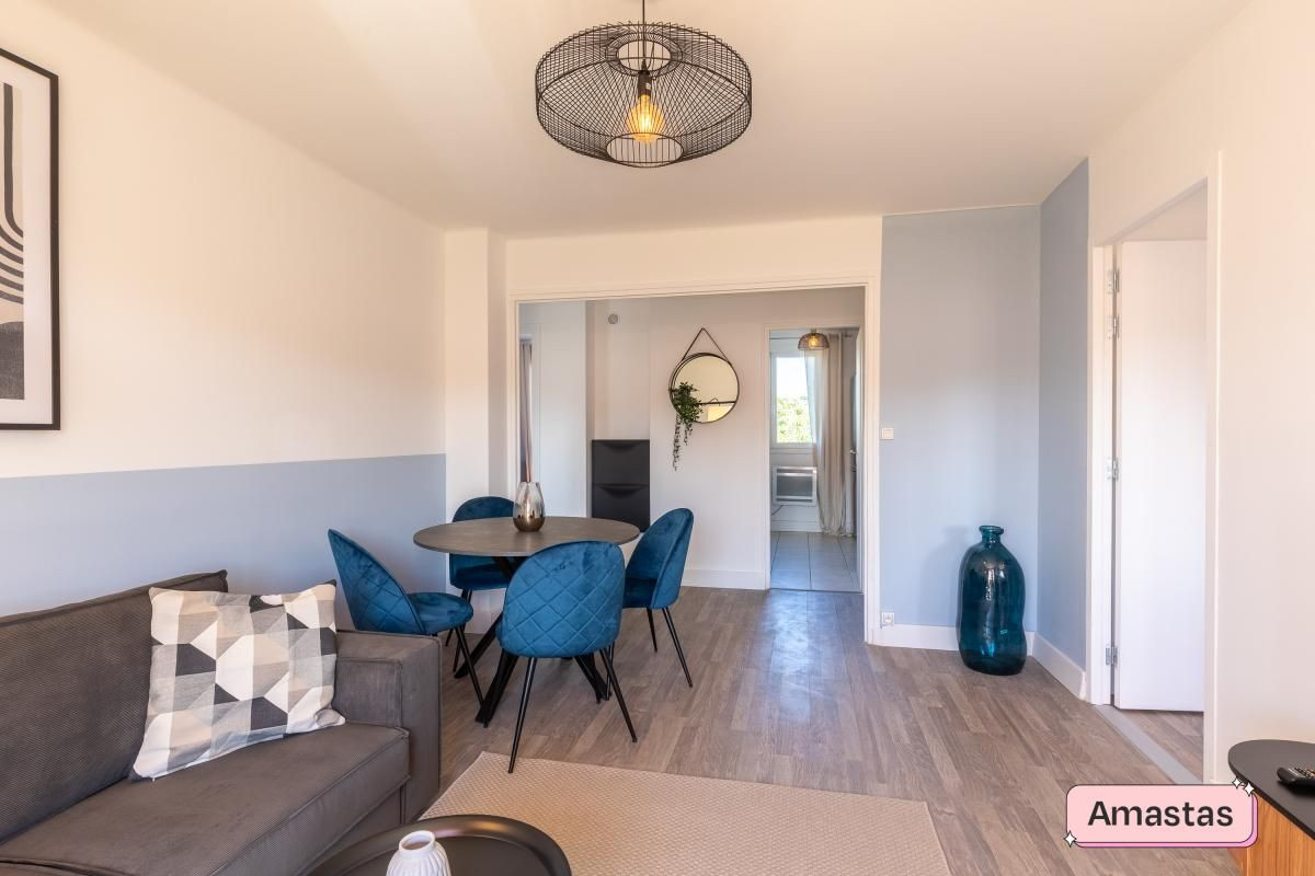 
                                                Colocation
                                                 2 chambres disponibles dans cette colocation meublée de 3 personnes à Oullins