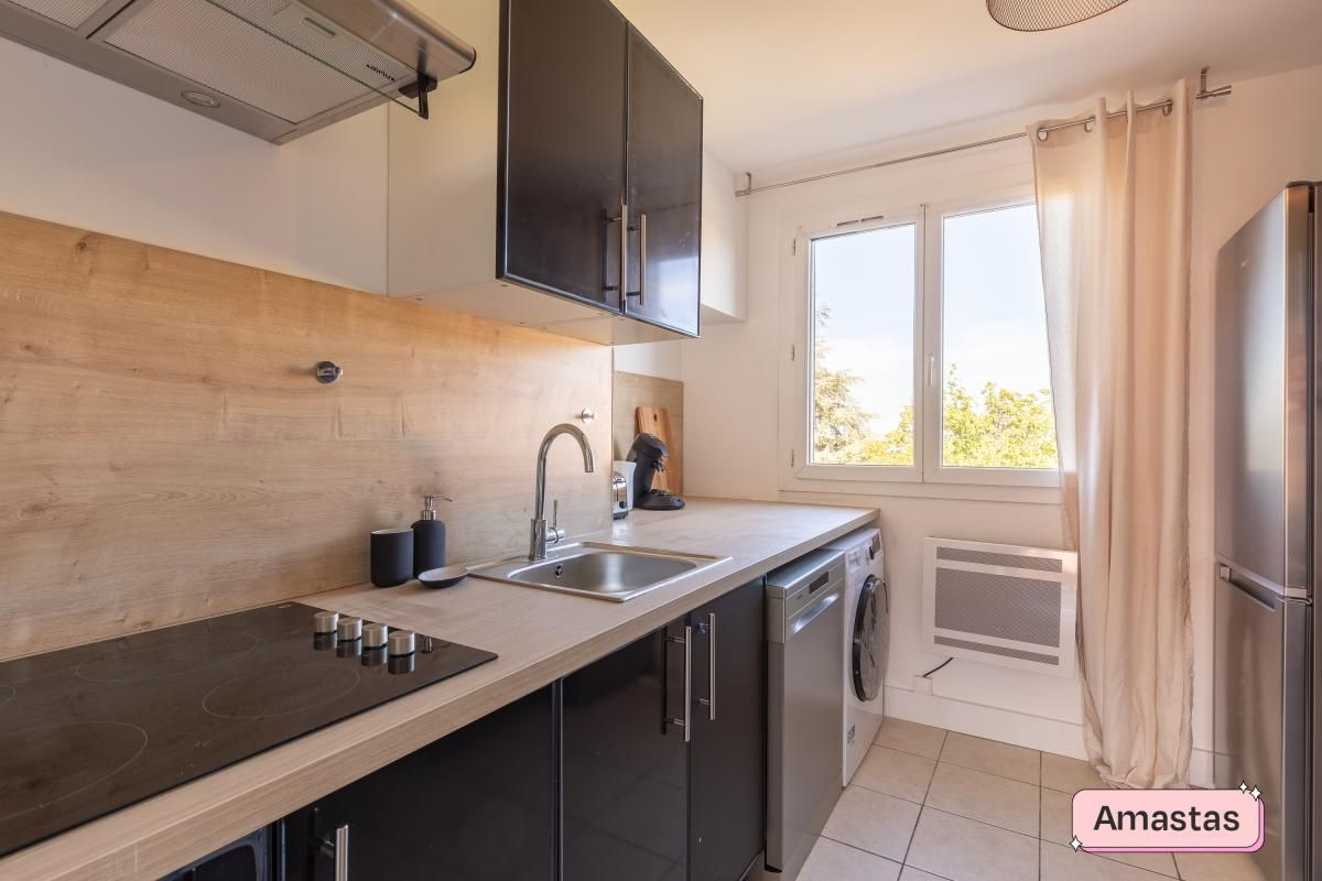 
                                                Colocation
                                                 2 chambres disponibles dans cette colocation meublée de 3 personnes à Oullins