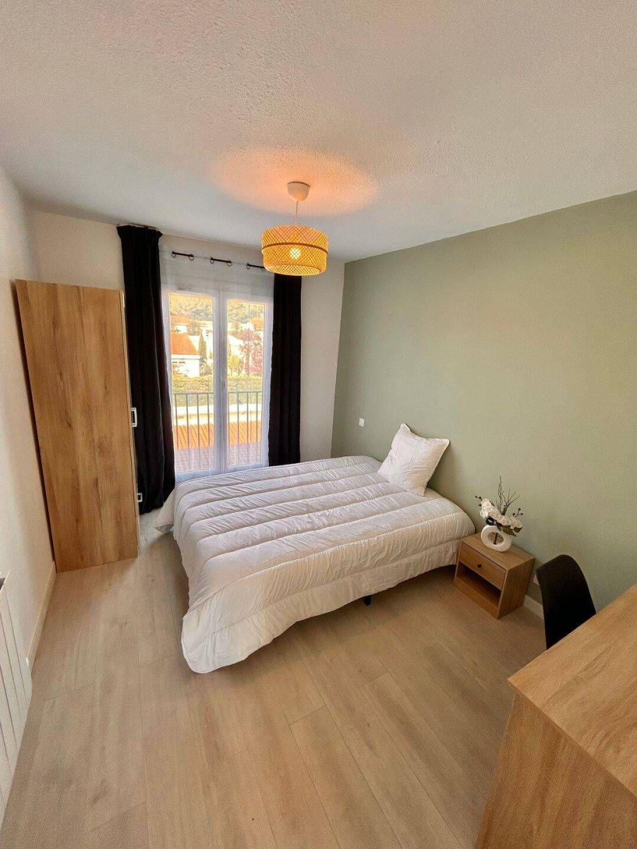 
                                                Location
                                                 2 CHAMBRES DISPONIBLES dans coloc 70m²