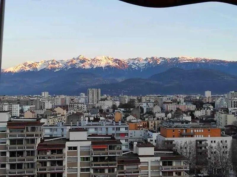 
                                                Colocation
                                                 2 chambres dispos dans coloc avec vue magnifique