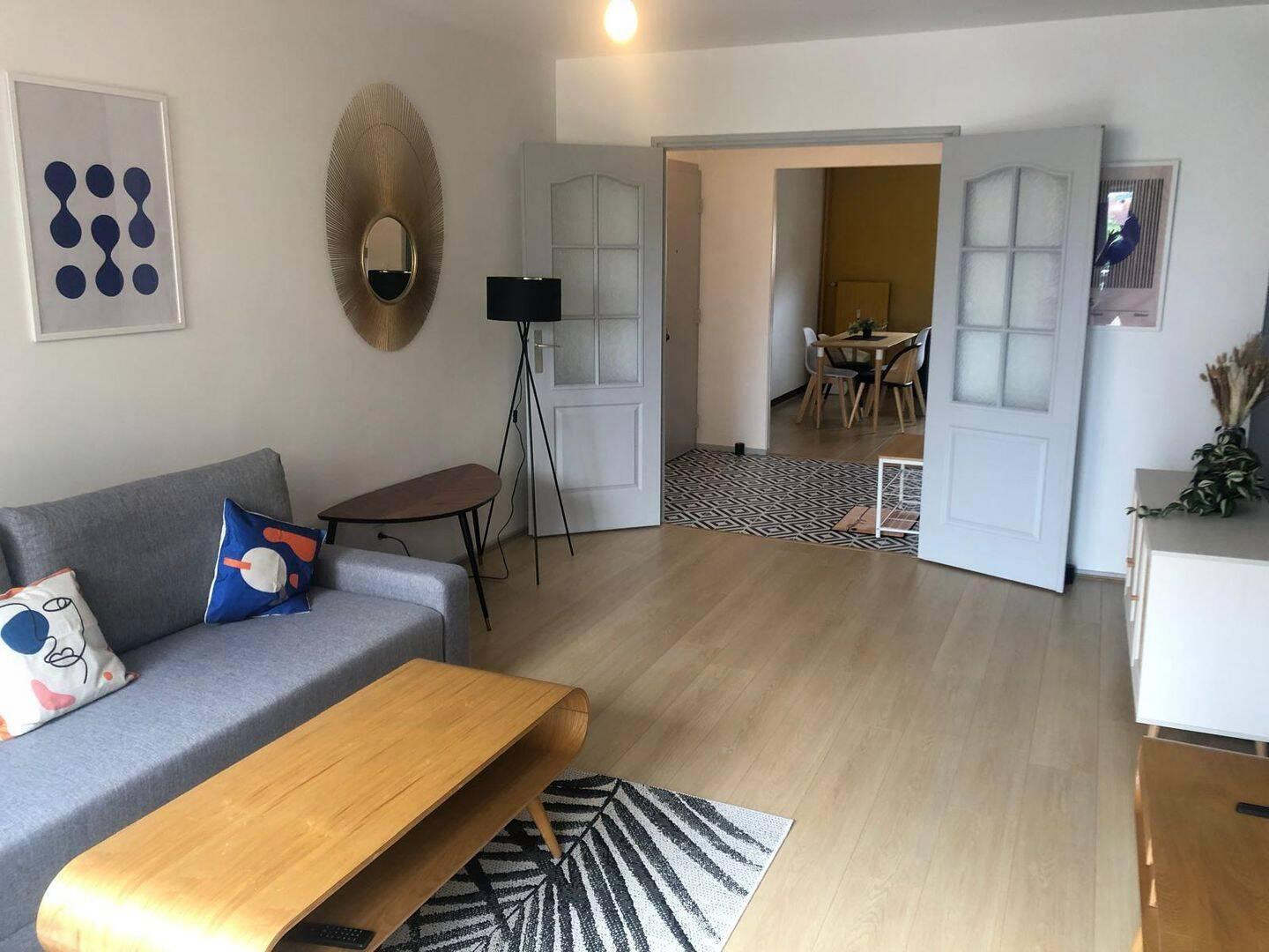 
                                                Colocation
                                                 2 chambres dispos dans grande colocation étudiants