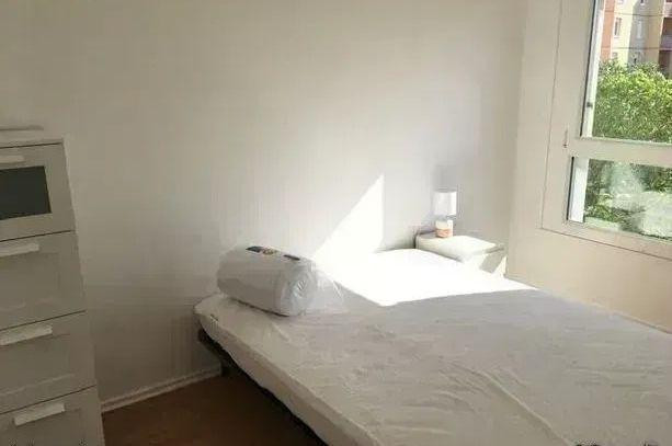 
                                                Colocation
                                                 2 chambres dispos meublées dans coloc lumineuse