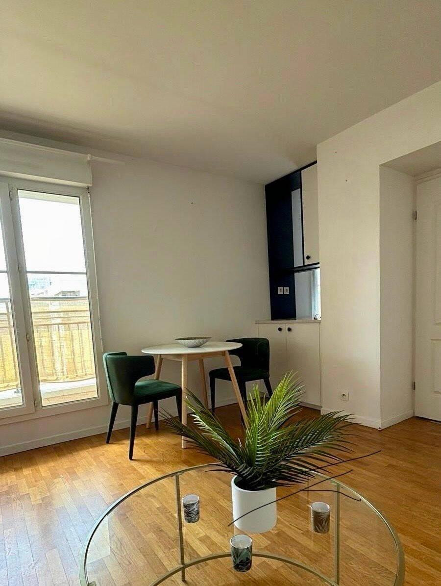 
                                                Location
                                                 2 p meublé - balcon - parking - proche La Défense