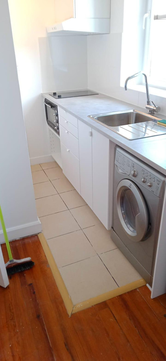 
                                                Location
                                                 2 pièces 25,7m2 proche Clamart Gare 1er ét.