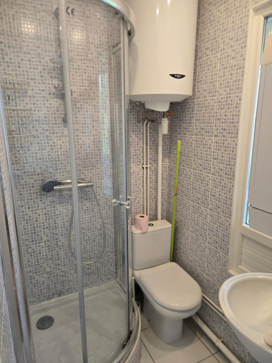 
                                                Location
                                                 2 pièces 25,7m2 proche Clamart Gare 1er ét.