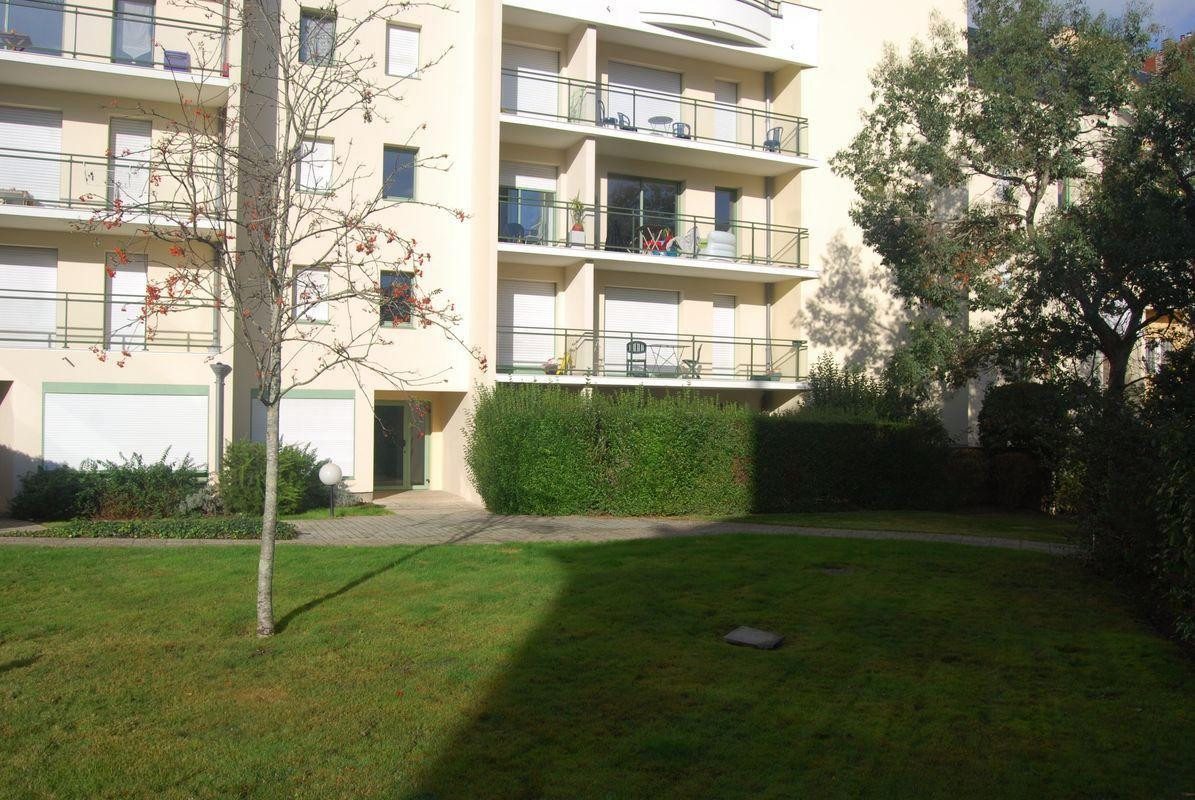 
                                                Location
                                                 2 pièces - 30m2 - Récent - Calme - Parking