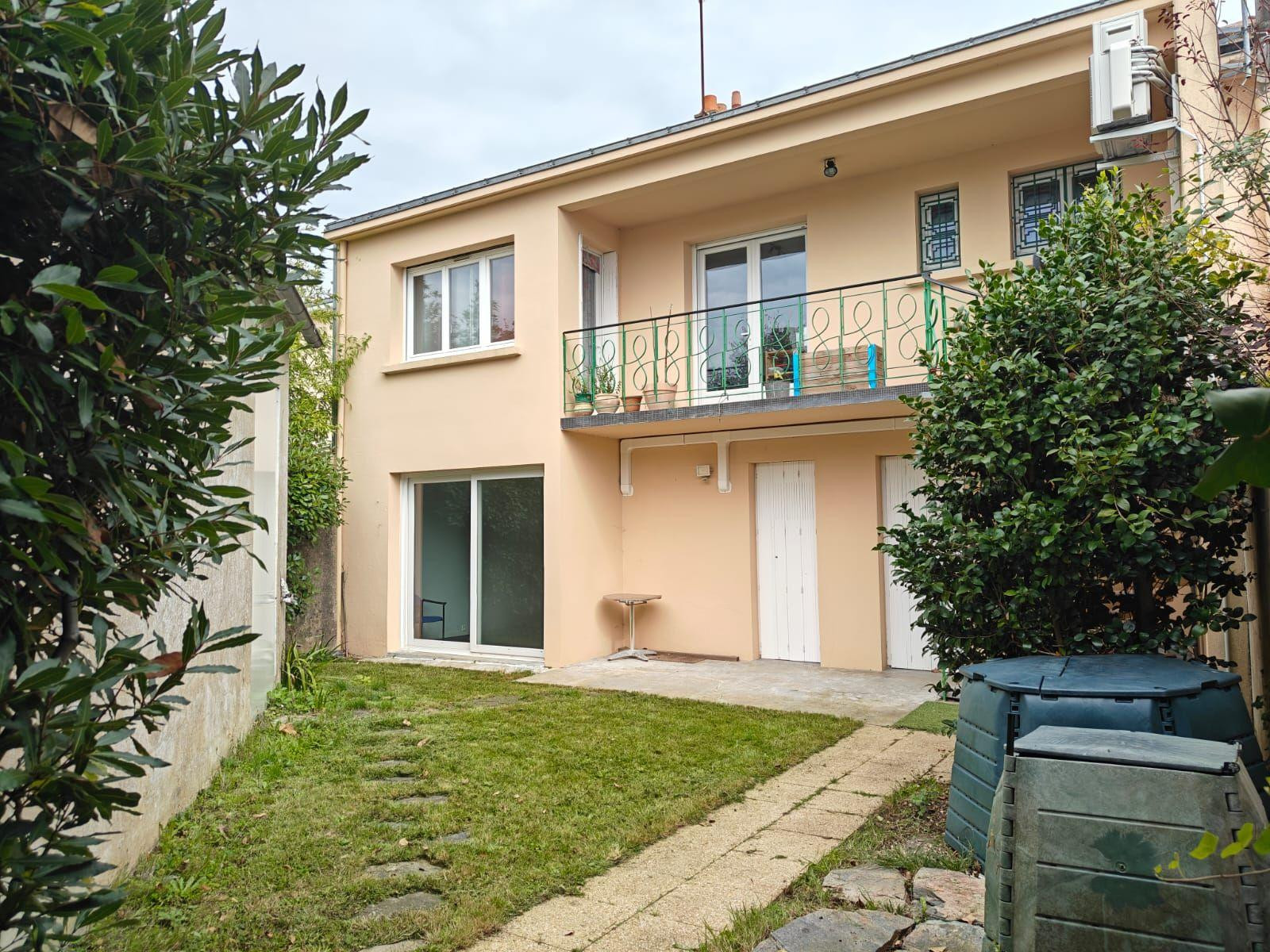 
                                                Location
                                                 2 Pièces 455· 23 m2 Pièces, 23 m² La Roche sur-Yon
