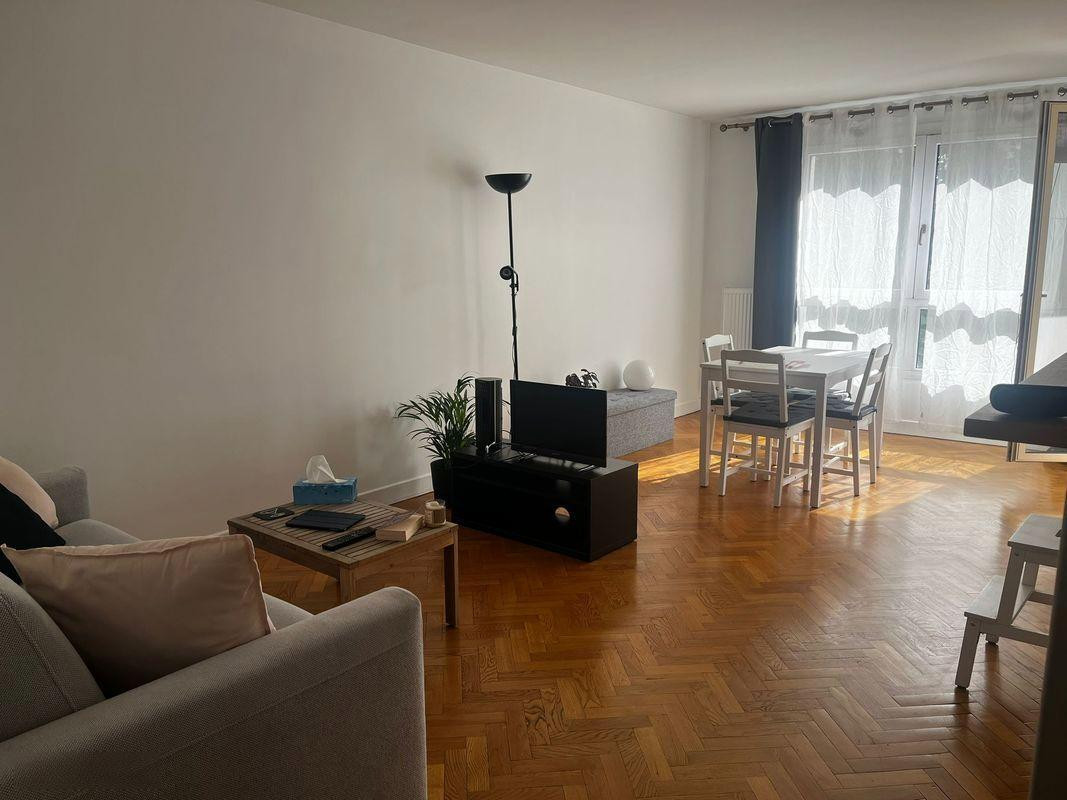 
                                                Location
                                                 2 pièces, 51m2, meublé avec loggia 7m2