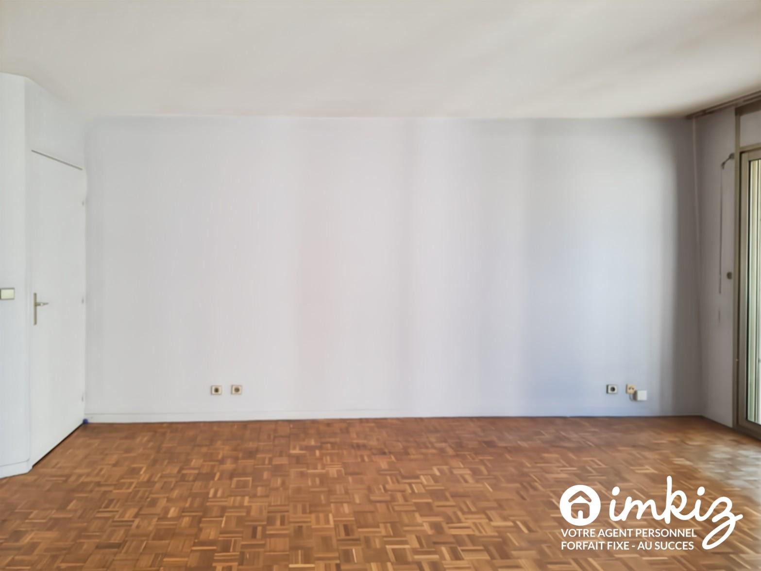 
                                                Vente
                                                 2 pièces 58m² Quai de Valmy, parking inclus