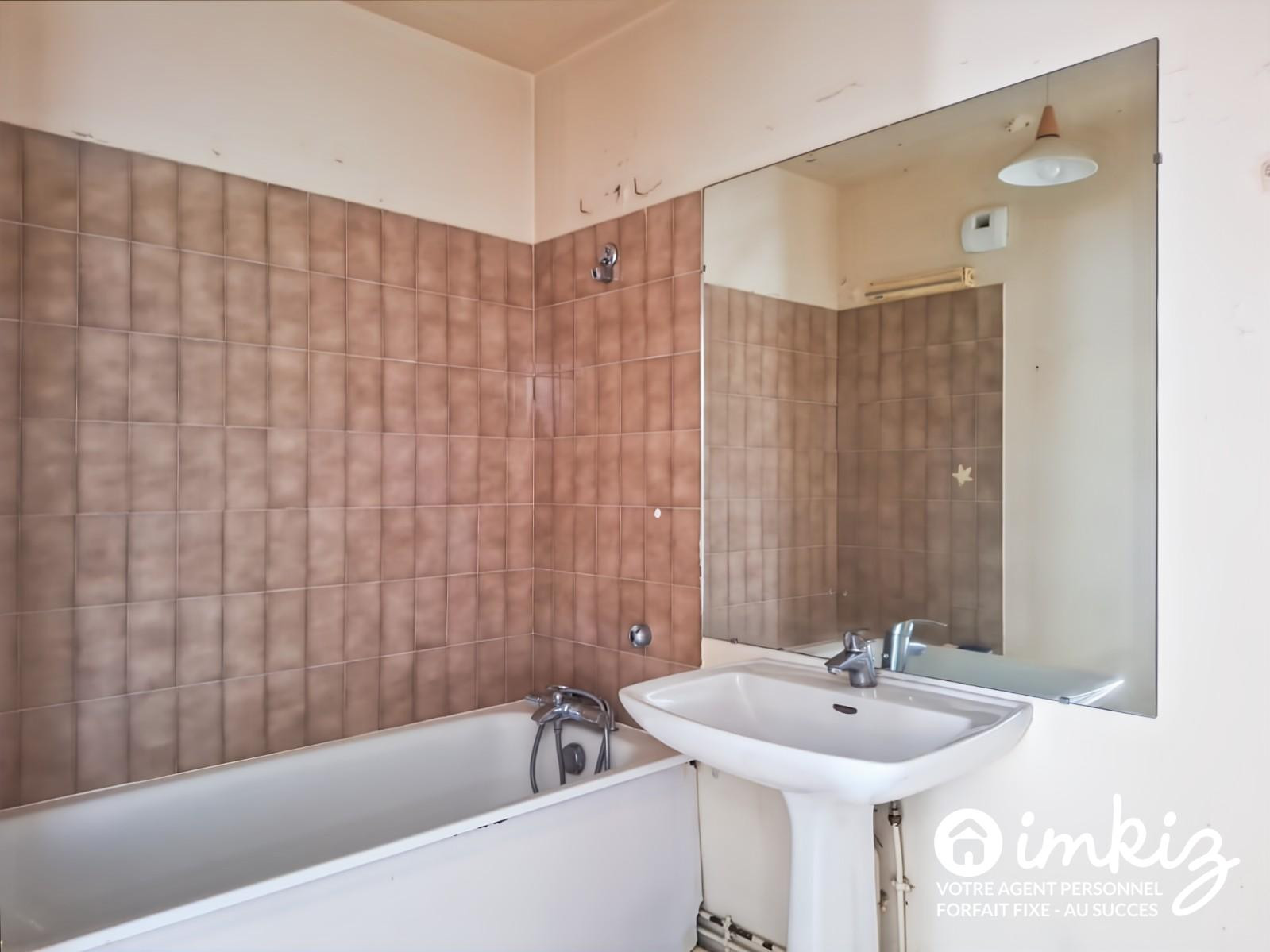 
                                                Vente
                                                 2 pièces 58m² Quai de Valmy, parking inclus