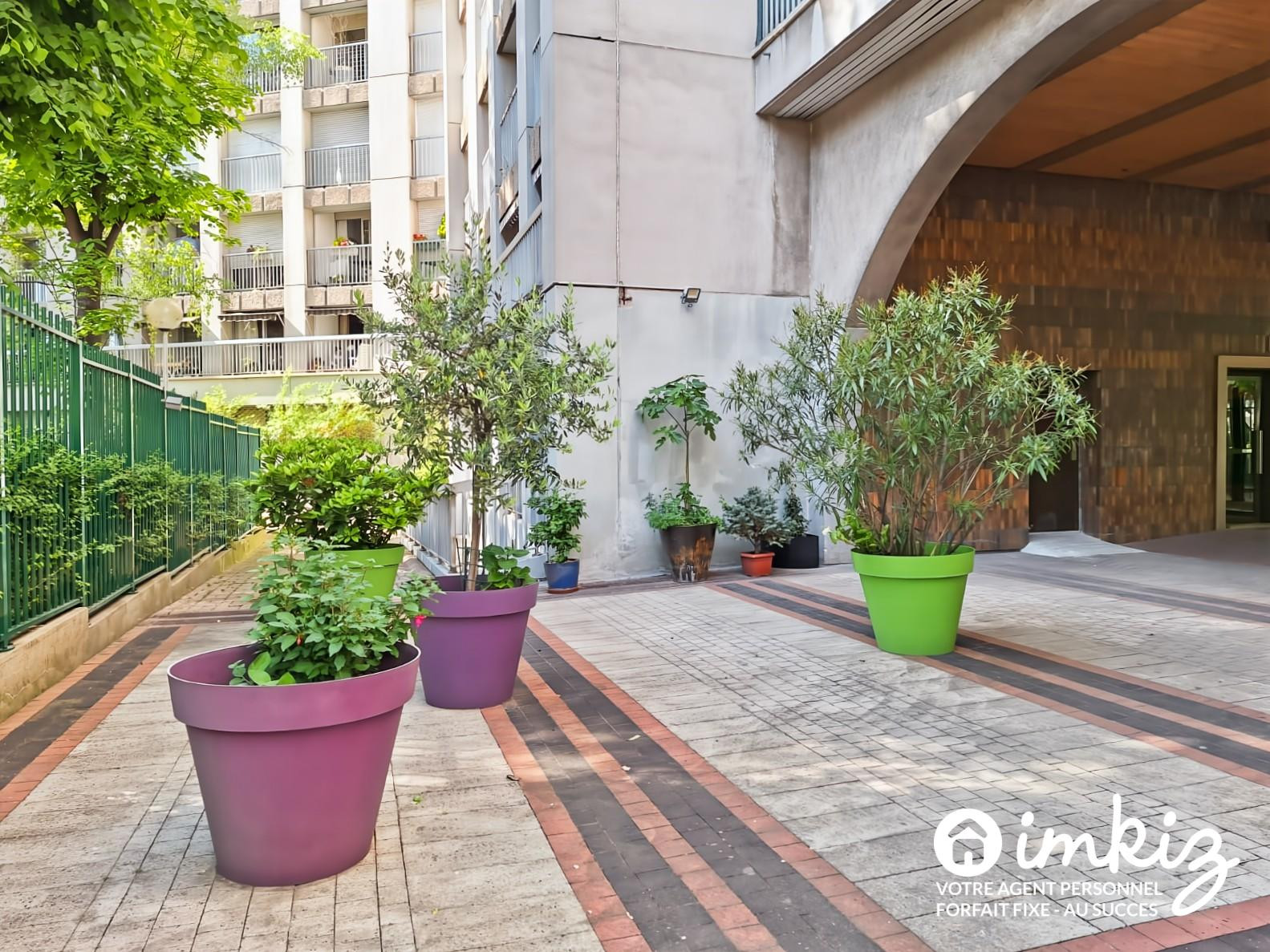 
                                                Vente
                                                 2 pièces 58m² Quai de Valmy, parking inclus