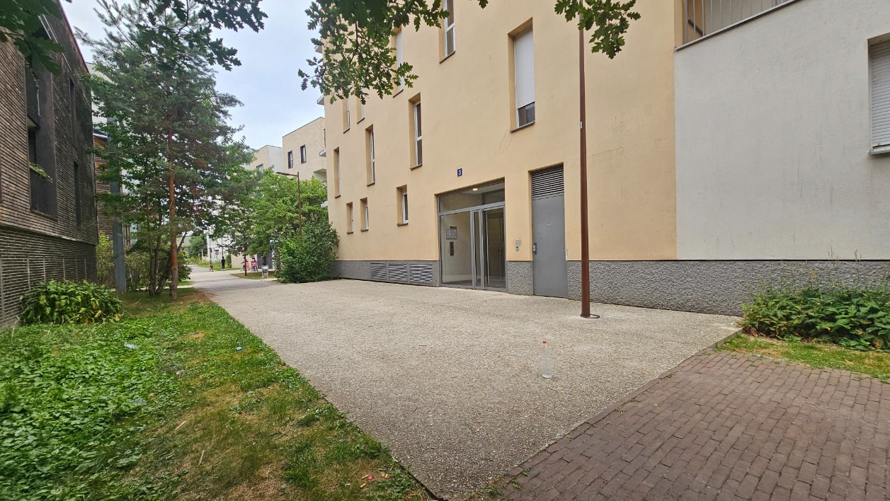 
                                                Vente
                                                 2 pièces