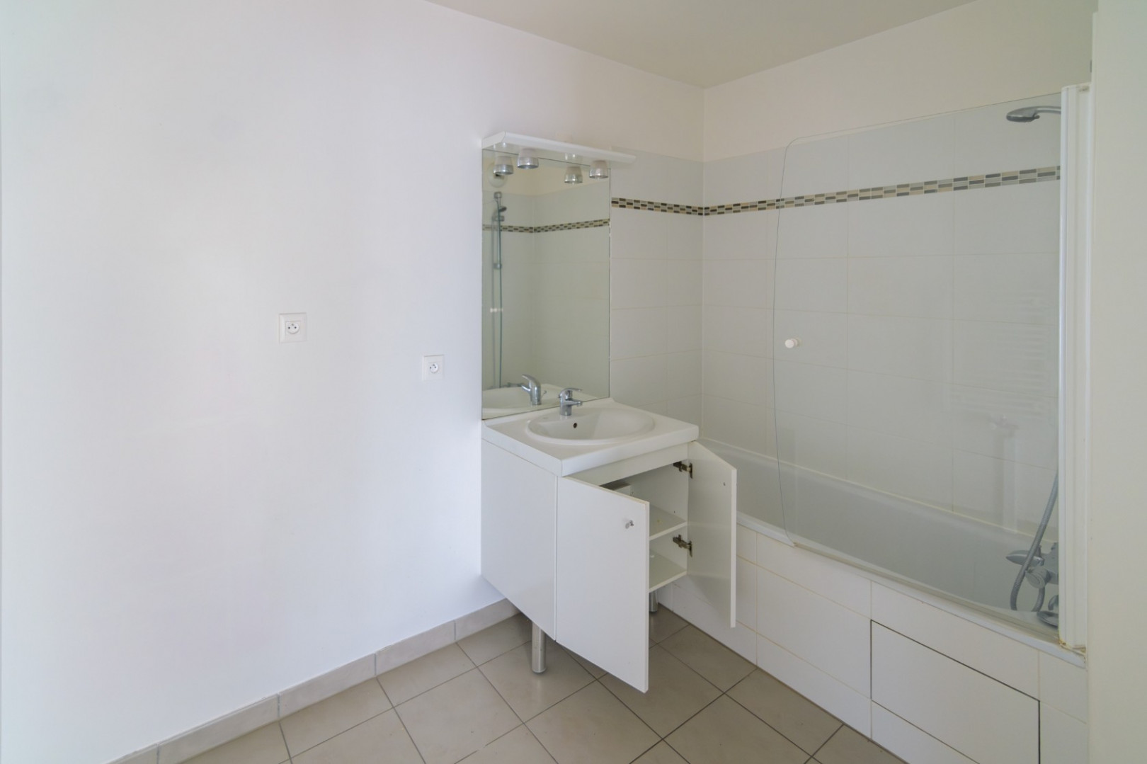 
                                                Vente
                                                 2 pièces