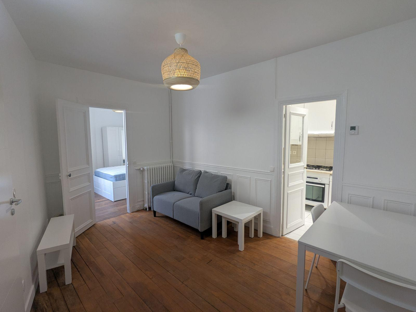 
                                                Location
                                                 2 pièces à 2 minutes du RER A Fontenay sous bois !