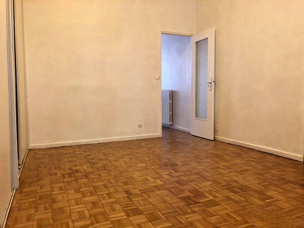 
                                                Location
                                                 2 pièces à louer à Paris 17è Métro Brochant