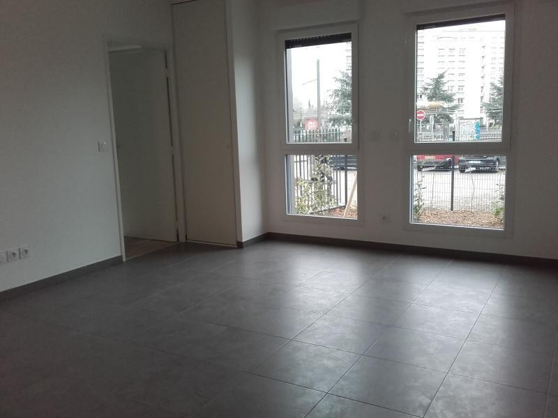 
                                                Location
                                                 2 pièces à louer Lyon Grange Blanche