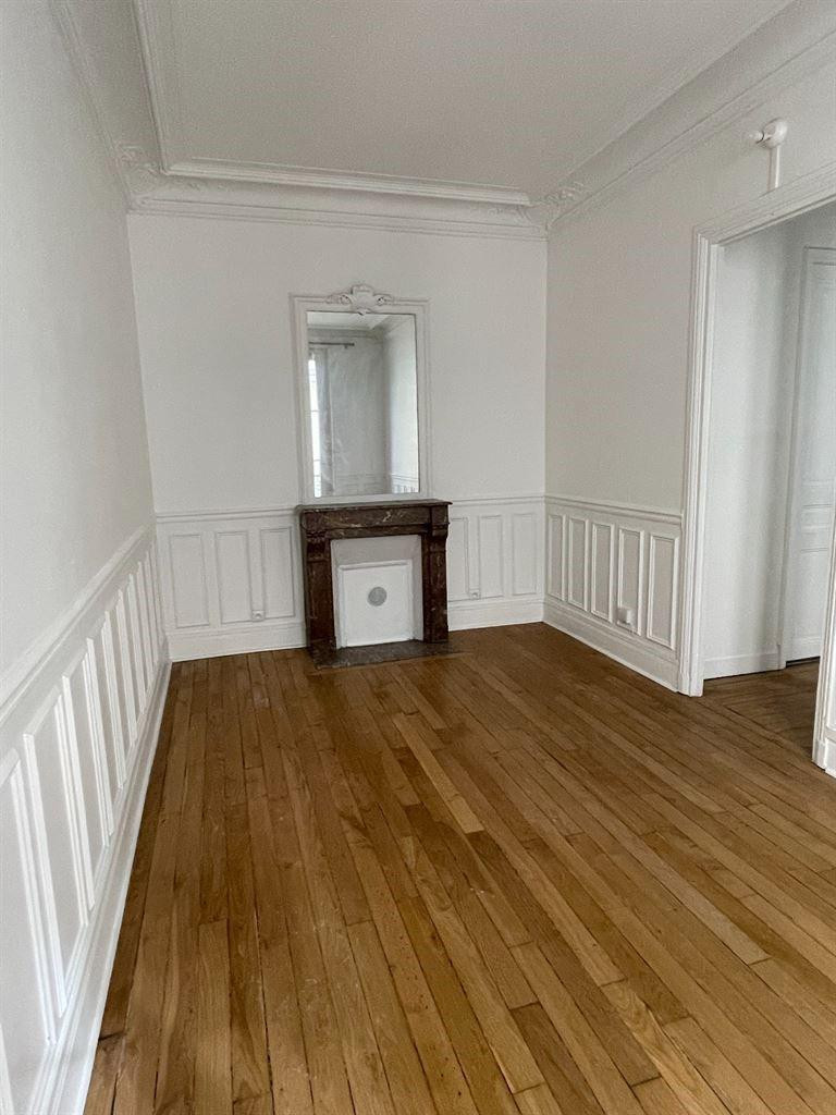 
                                                Location
                                                 2 pièces à louer Paris 10ème
