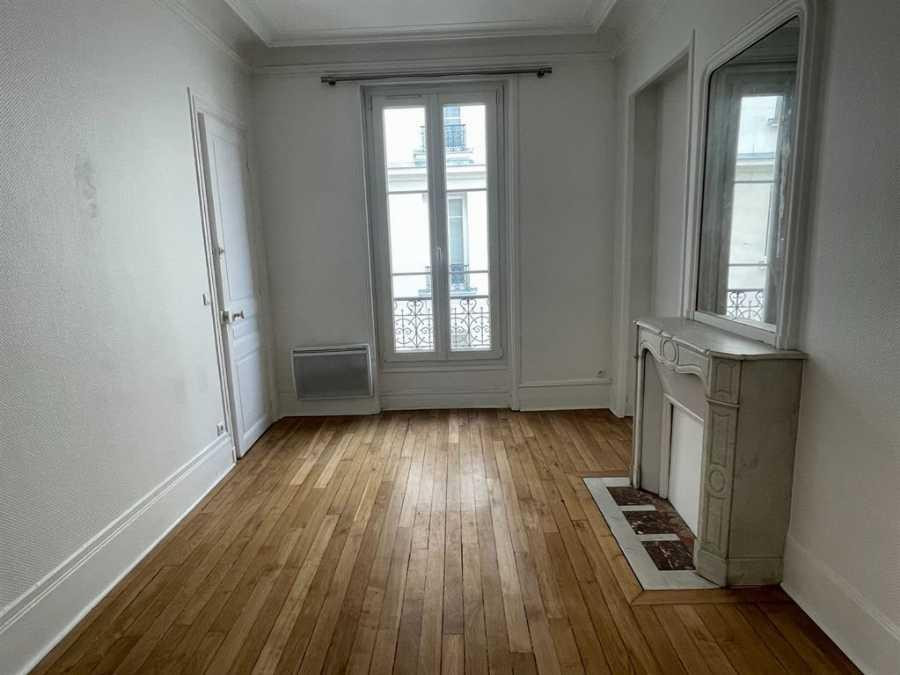 
                                                Location
                                                 2 pièces à louer Paris 10ème