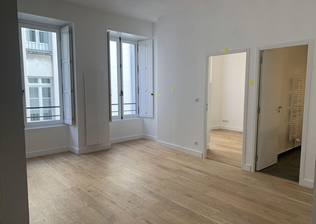 
                                                Location
                                                 2 pièces à Paris 10è