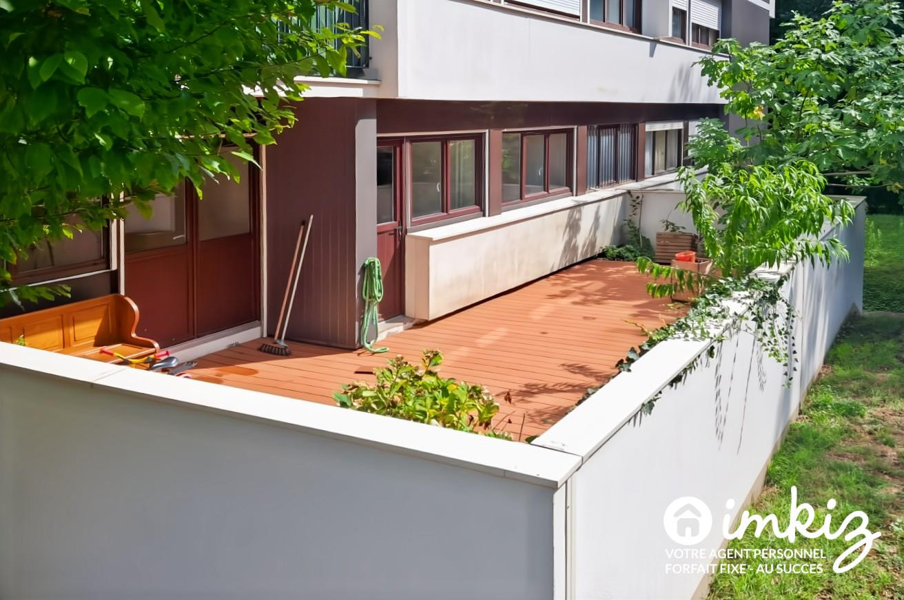 
                                                Vente
                                                 2 pièces avec grande terrasse et vue sur le bois