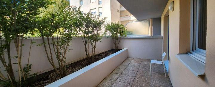 
                                                Location
                                                 2 pièces avec terrasse