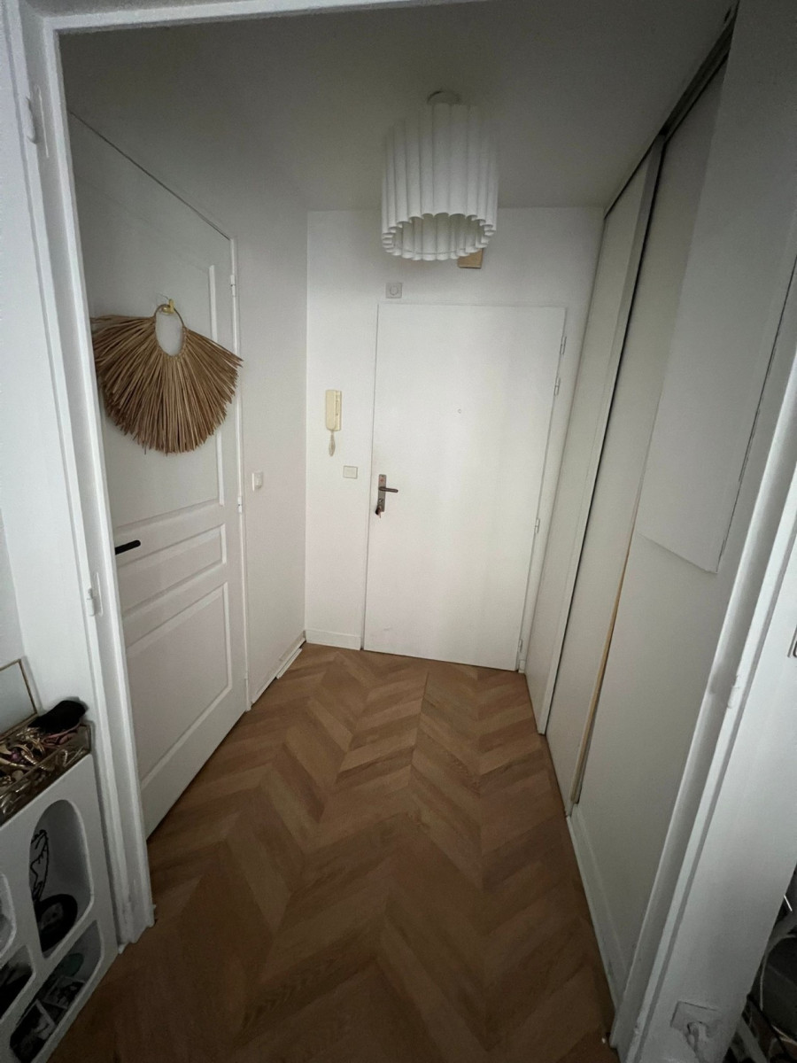 
                                                Location
                                                 2 pièces balcon