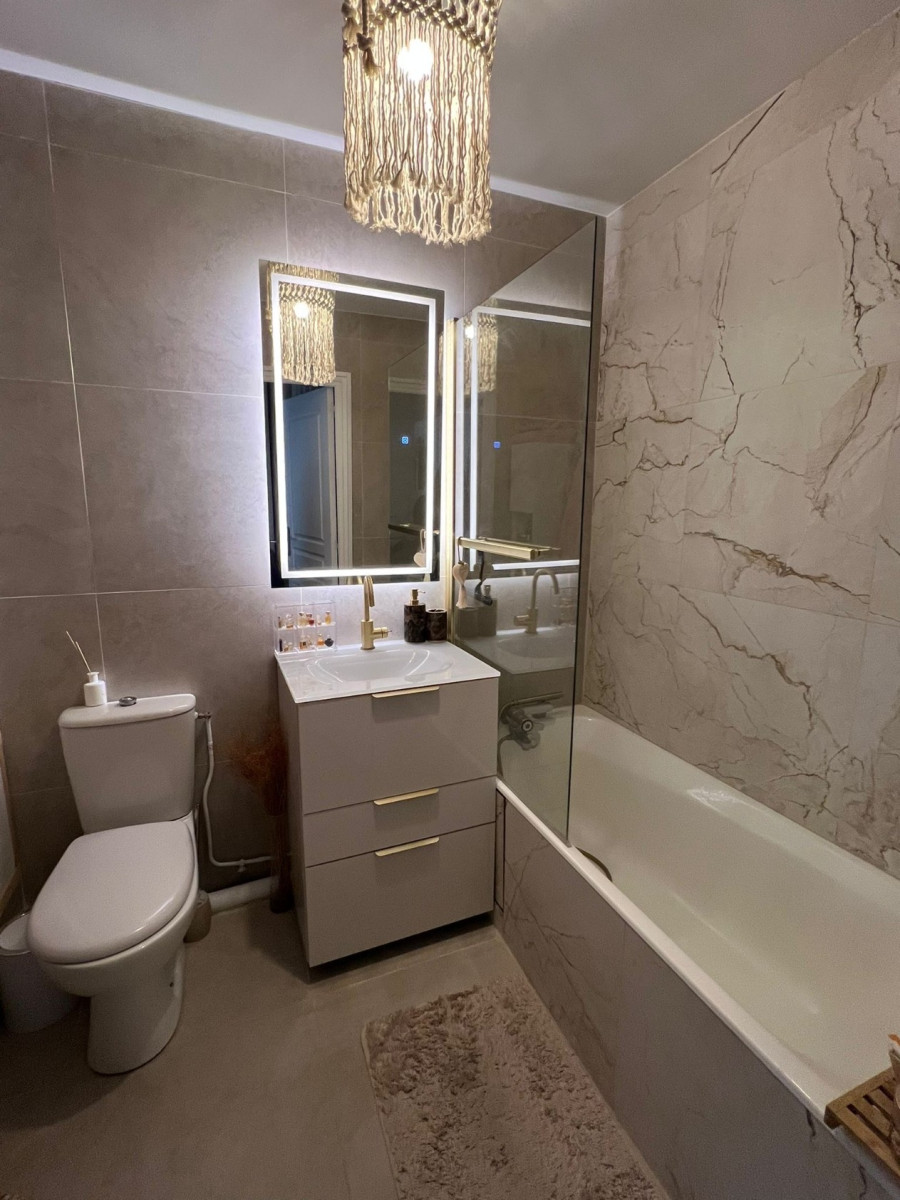 
                                                Location
                                                 2 pièces balcon