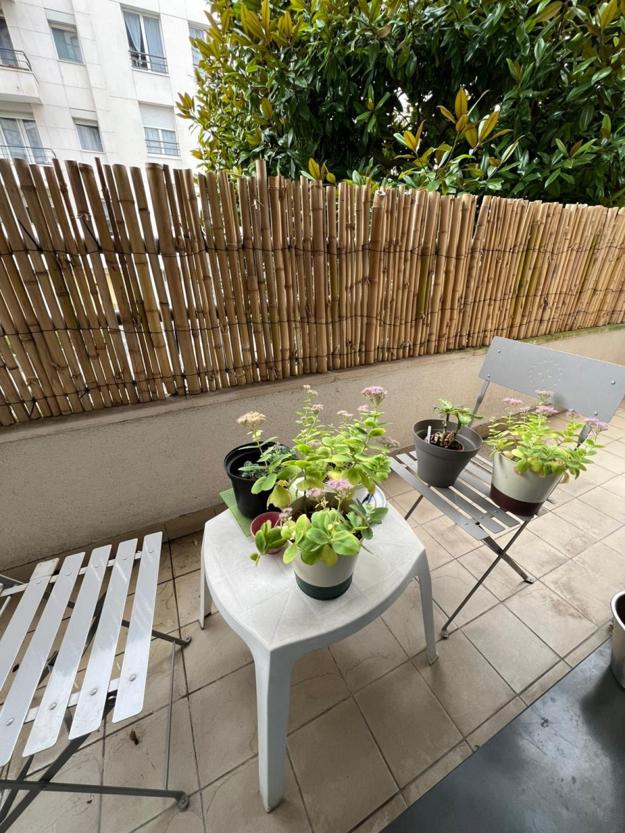 
                                                Location
                                                 2 pièces balcon