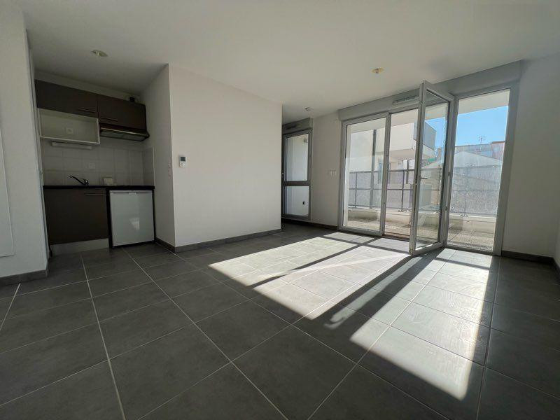 
                                                Location
                                                 2 pièces balcon