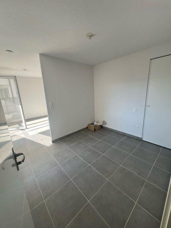 
                                                Location
                                                 2 pièces balcon