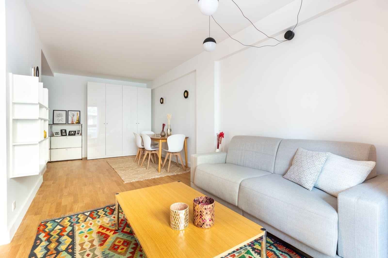 
                                                Location
                                                 2 pièces - Balcon - Refait à neuf