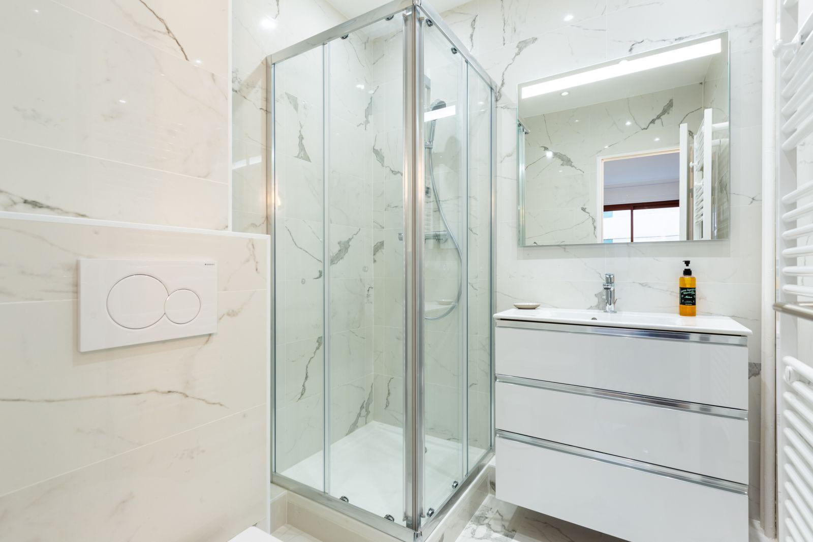 
                                                Location
                                                 2 pièces - Balcon - Refait à neuf