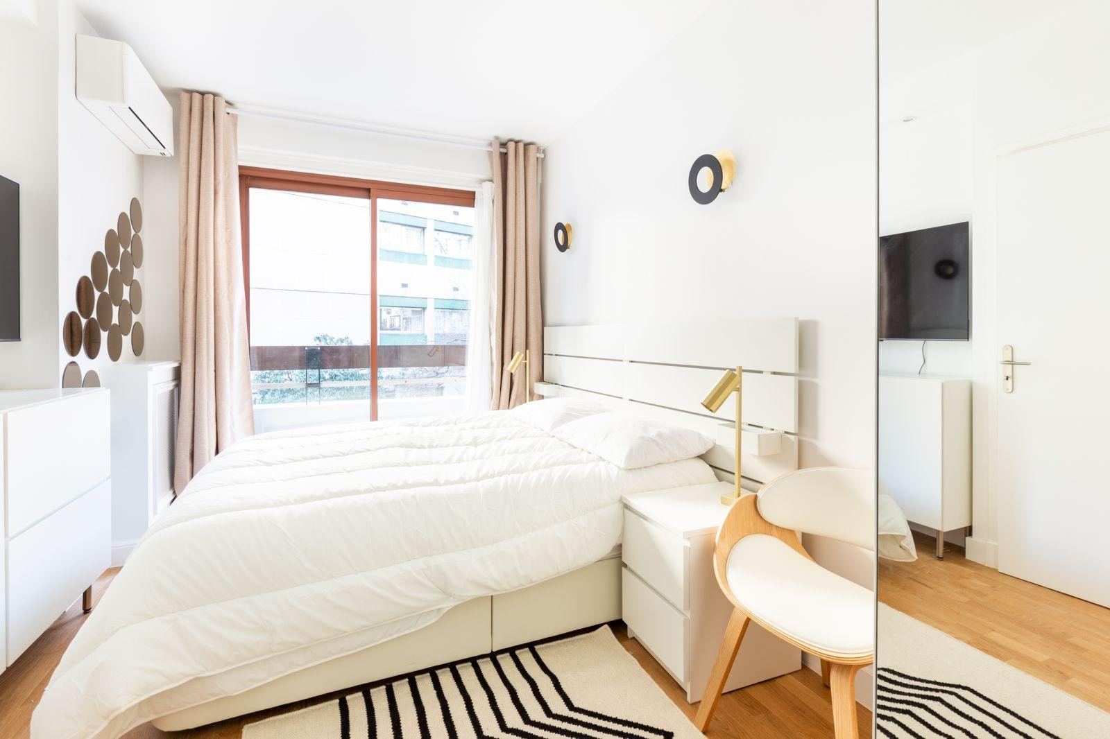 
                                                Location
                                                 2 pièces - Balcon - Refait à neuf