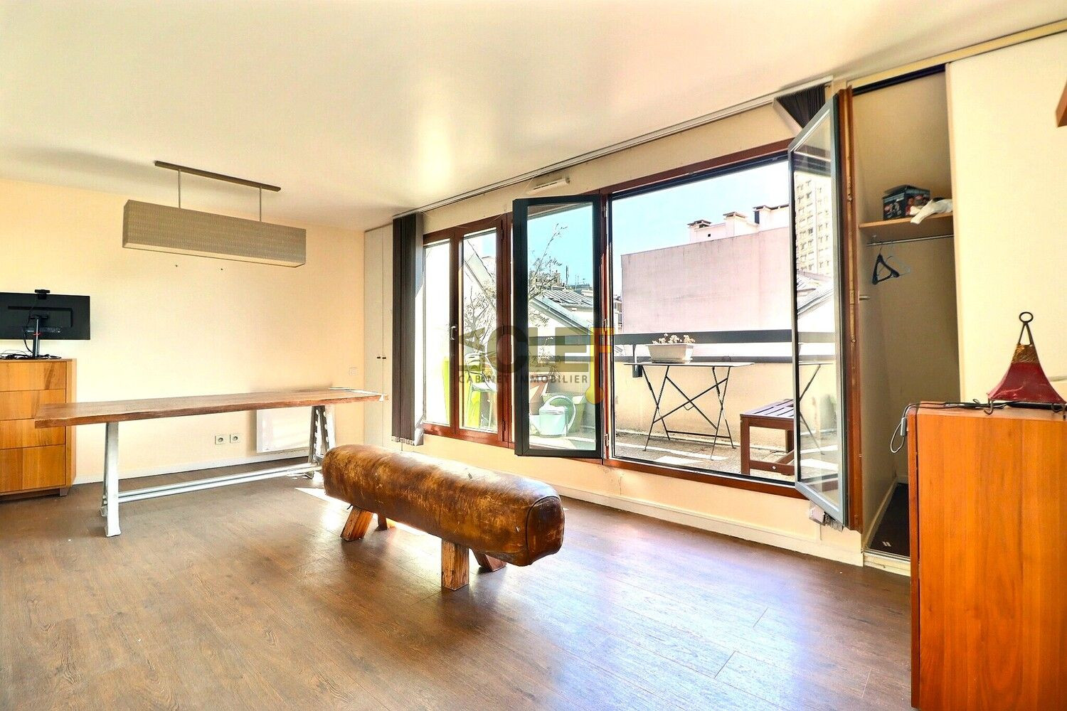 
                                                Vente
                                                 2 pièces - Buttes Chaumont - 47m² - terrasse