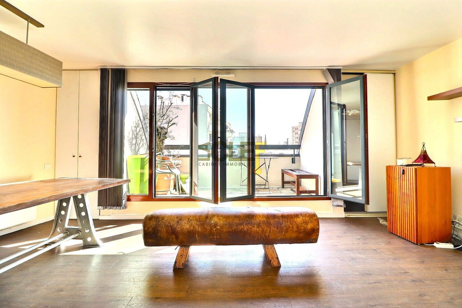 
                                                Vente
                                                 2 pièces - Buttes Chaumont - 47m² - terrasse
