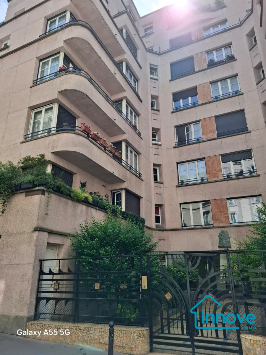 
                                                Vente
                                                 2 Pièces charme· 50 m².· Paris 75017 · Batignolles