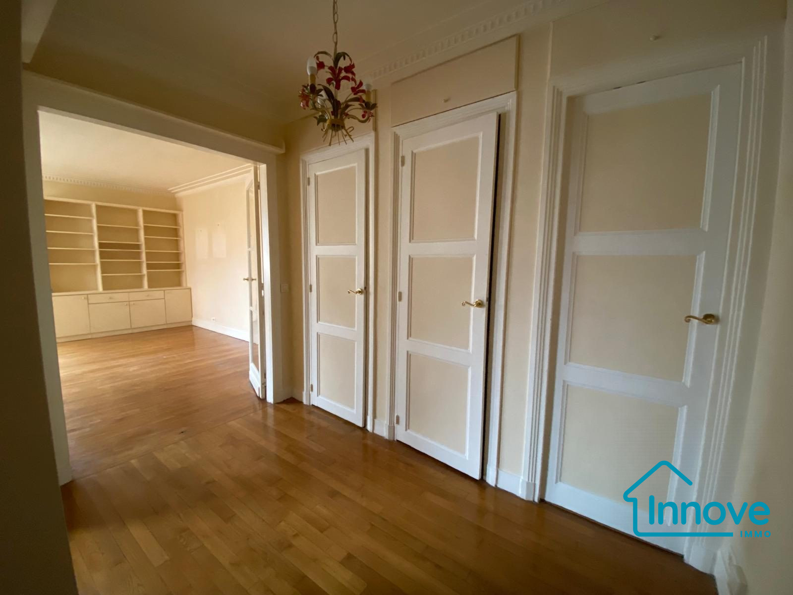 
                                                Vente
                                                 2 Pièces charme· 50 m².· Paris 75017 · Batignolles